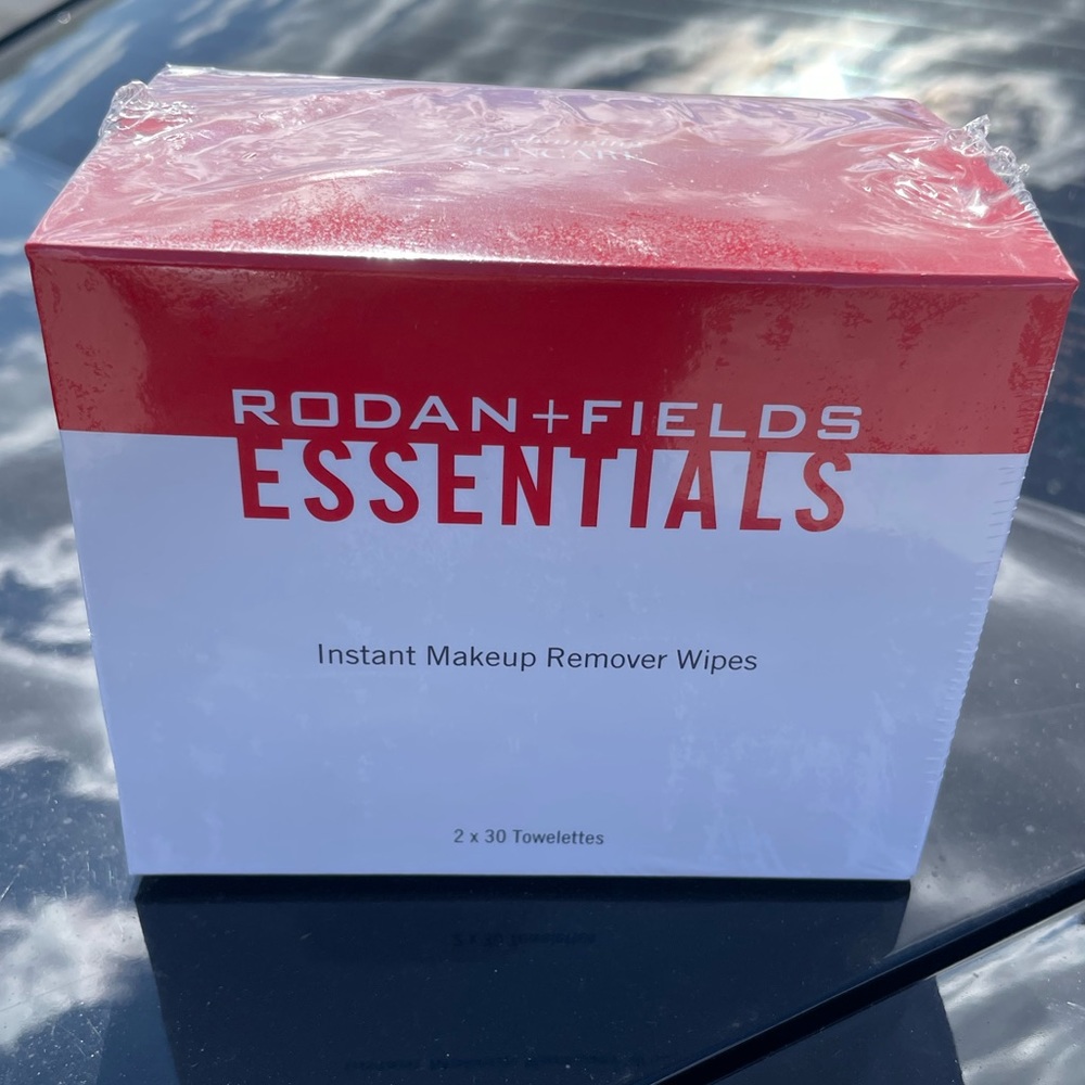 New in box Rodan Fields makeup wipes!